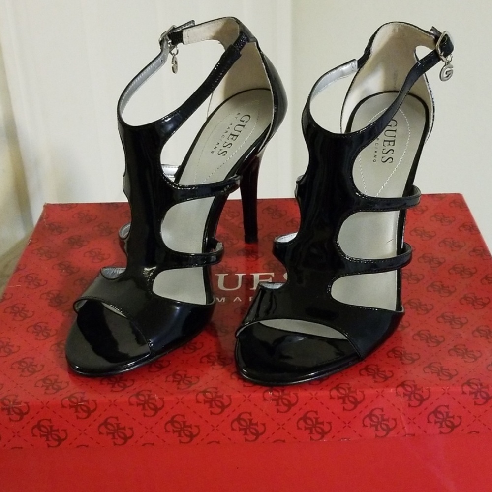 Guess black patent 4 in heels